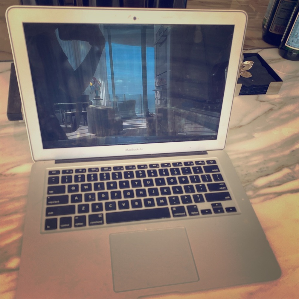Mac Book Air Laptop
